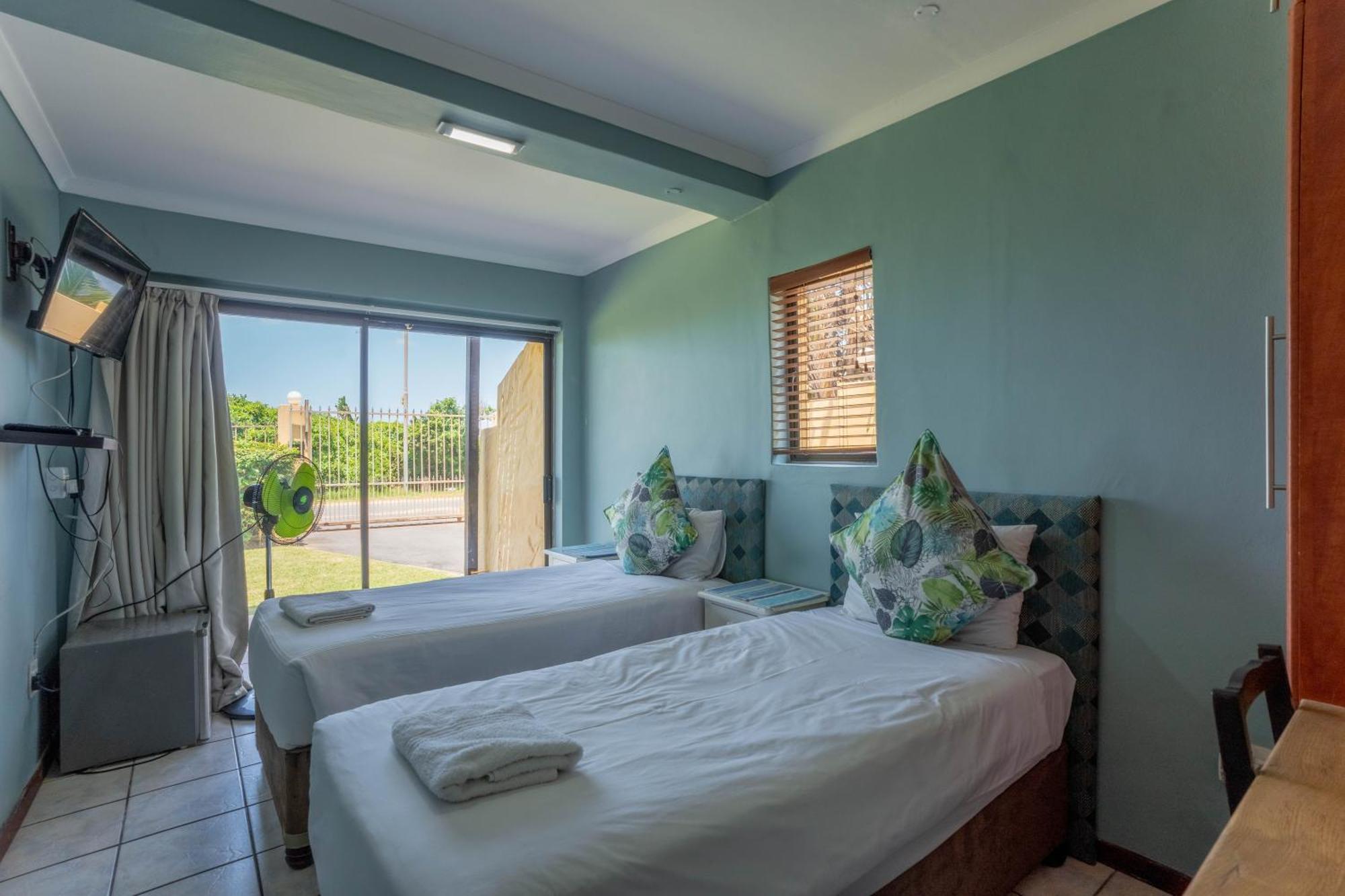 Glenashley Beach Accommodation - B&B And Backpackers Дурбан Экстерьер фото